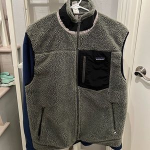 Patagonia Men’s Vest. Size Large. Like new. Grey with black front pocket.